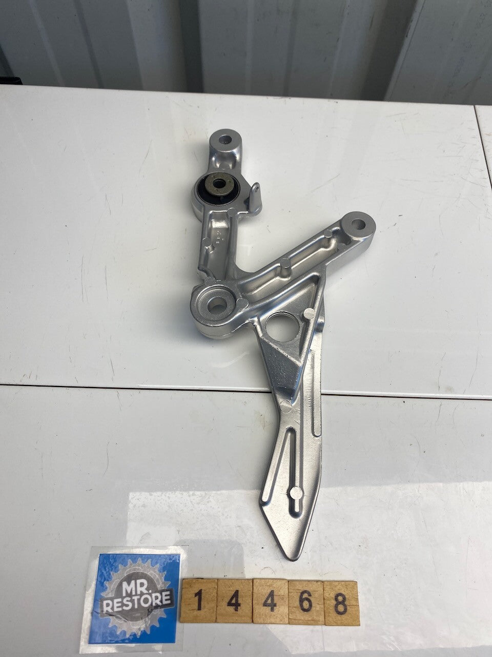 Yamaha TZR250 2MA 1KT R/H Front Rider Footrest Bracket - Vapour Blasted