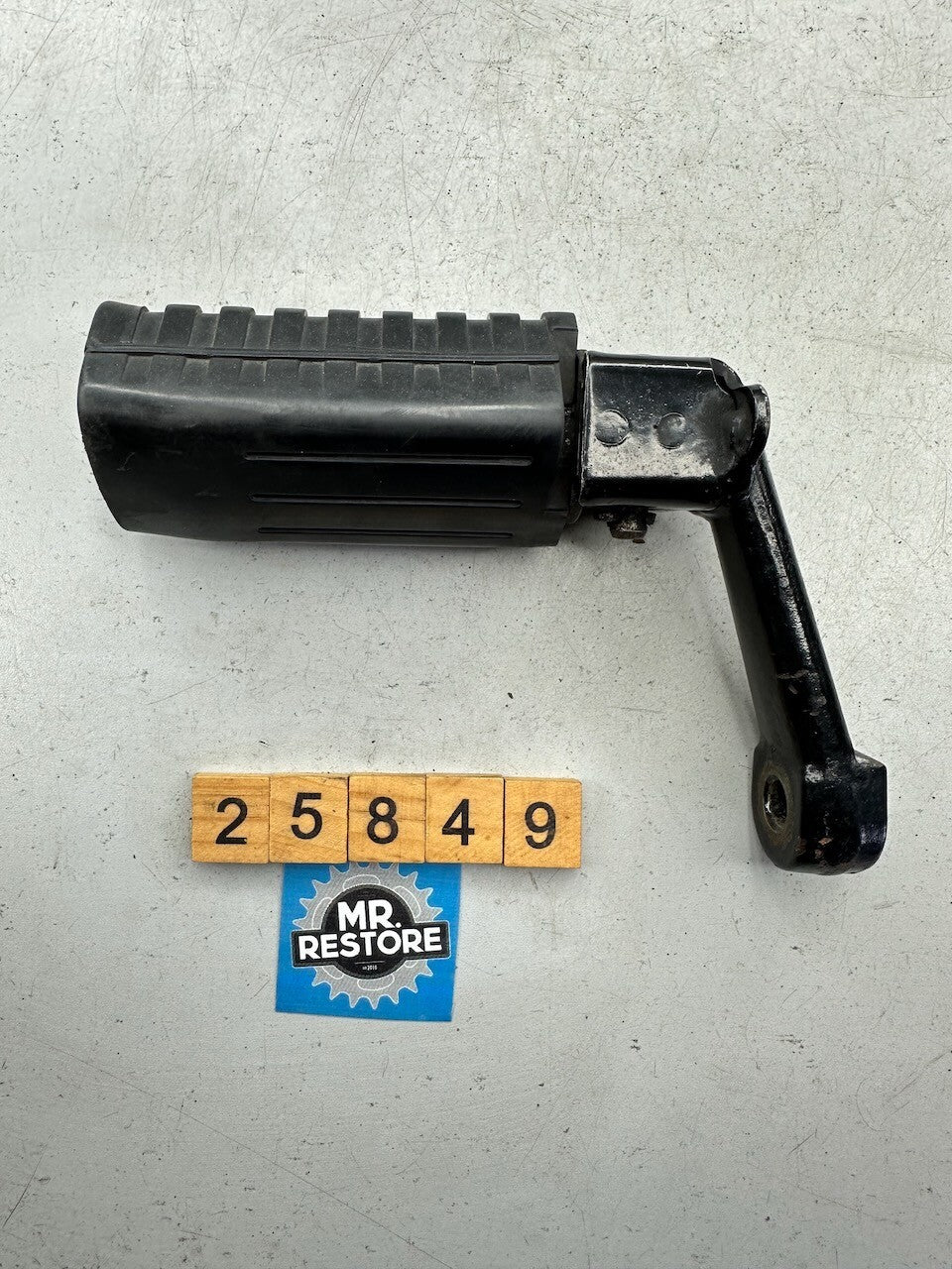 Kawasaki Z1300 KZ1300 Right Foot Rest Peg & Bracket 34028-1016