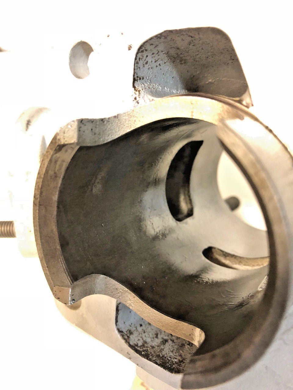 Suzuki GT380 R/H Cylinder on original 54mm - Bead Blasted