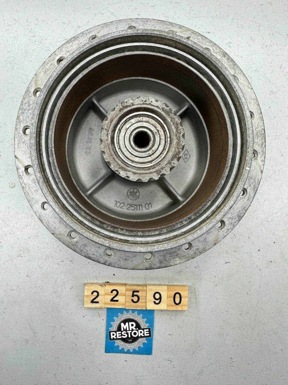 Yamaha L2 100 YG1 MG1 MJ2 Front Wheel Hub 102-25111-01