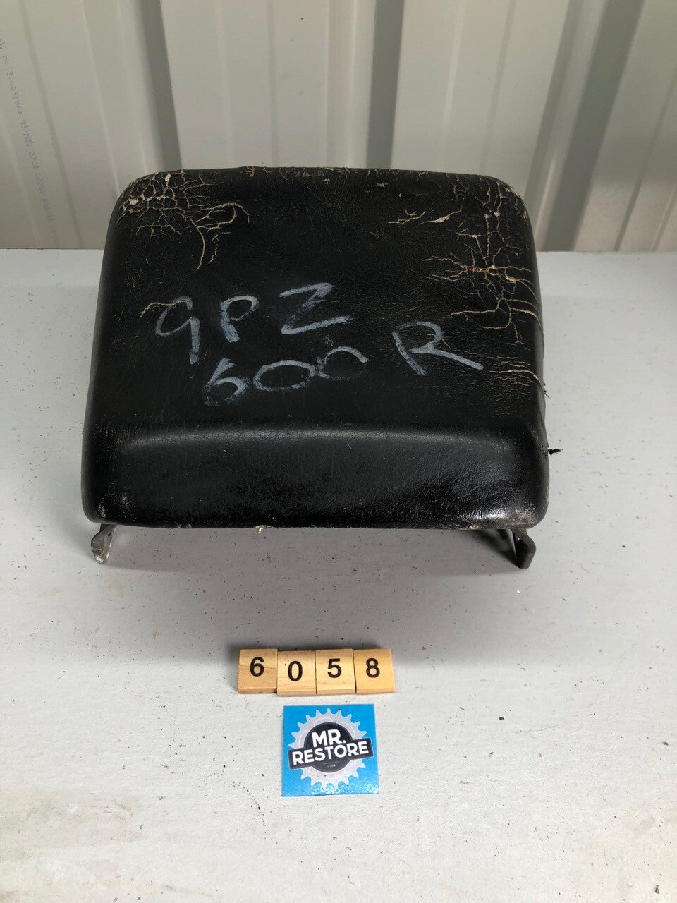 Kawasaki GPZ600R ZX600 Pillion Seat