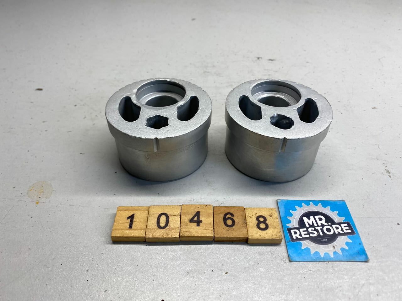 Kawasaki GPZ900R GPZ750R ZX900 Rear Axle Sleeve (pair) 42036-1147 & 42036-1148