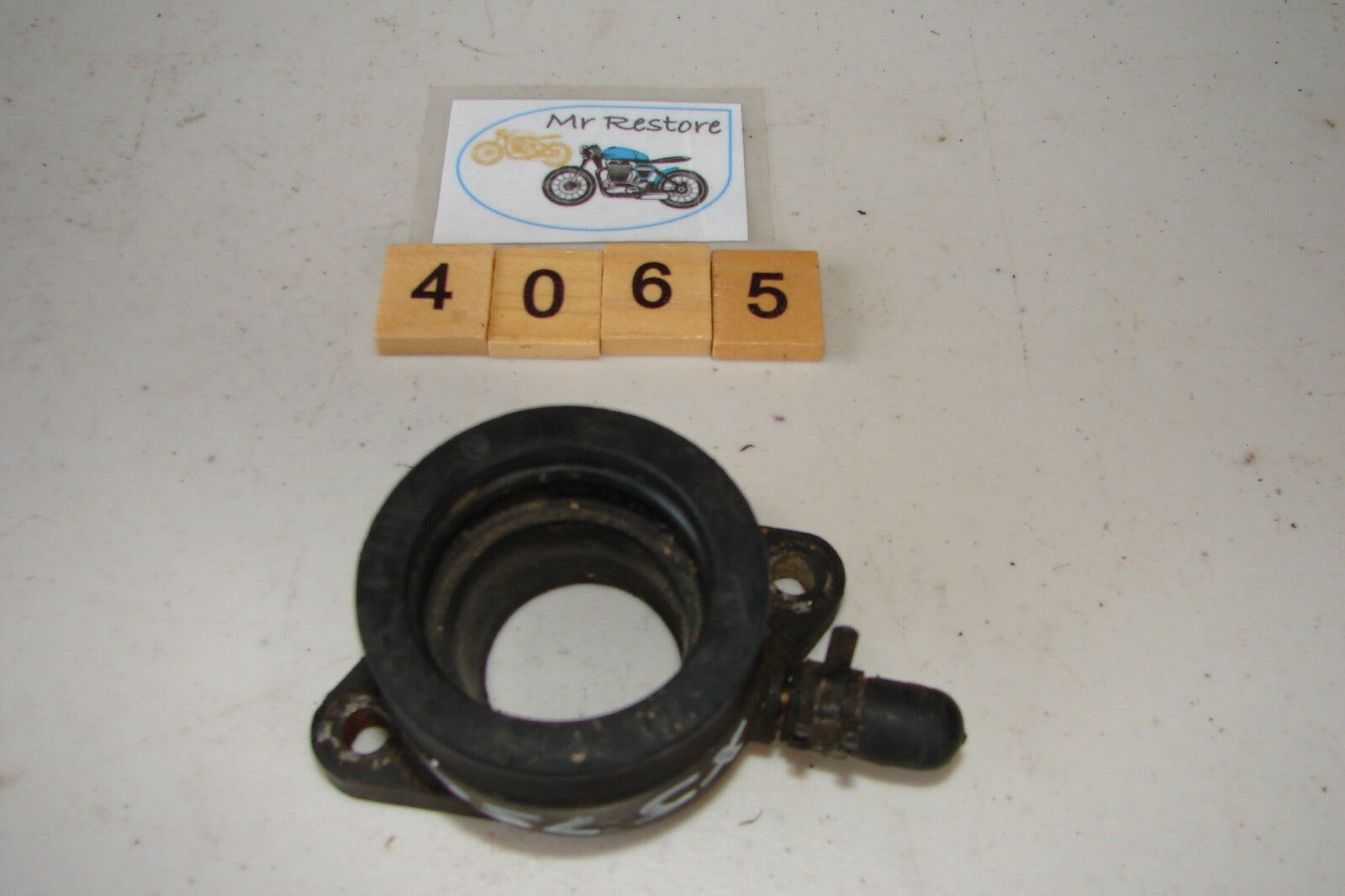 Yamaha XJ750 Inlet Manifold Carb Holder with Vacuum Cap