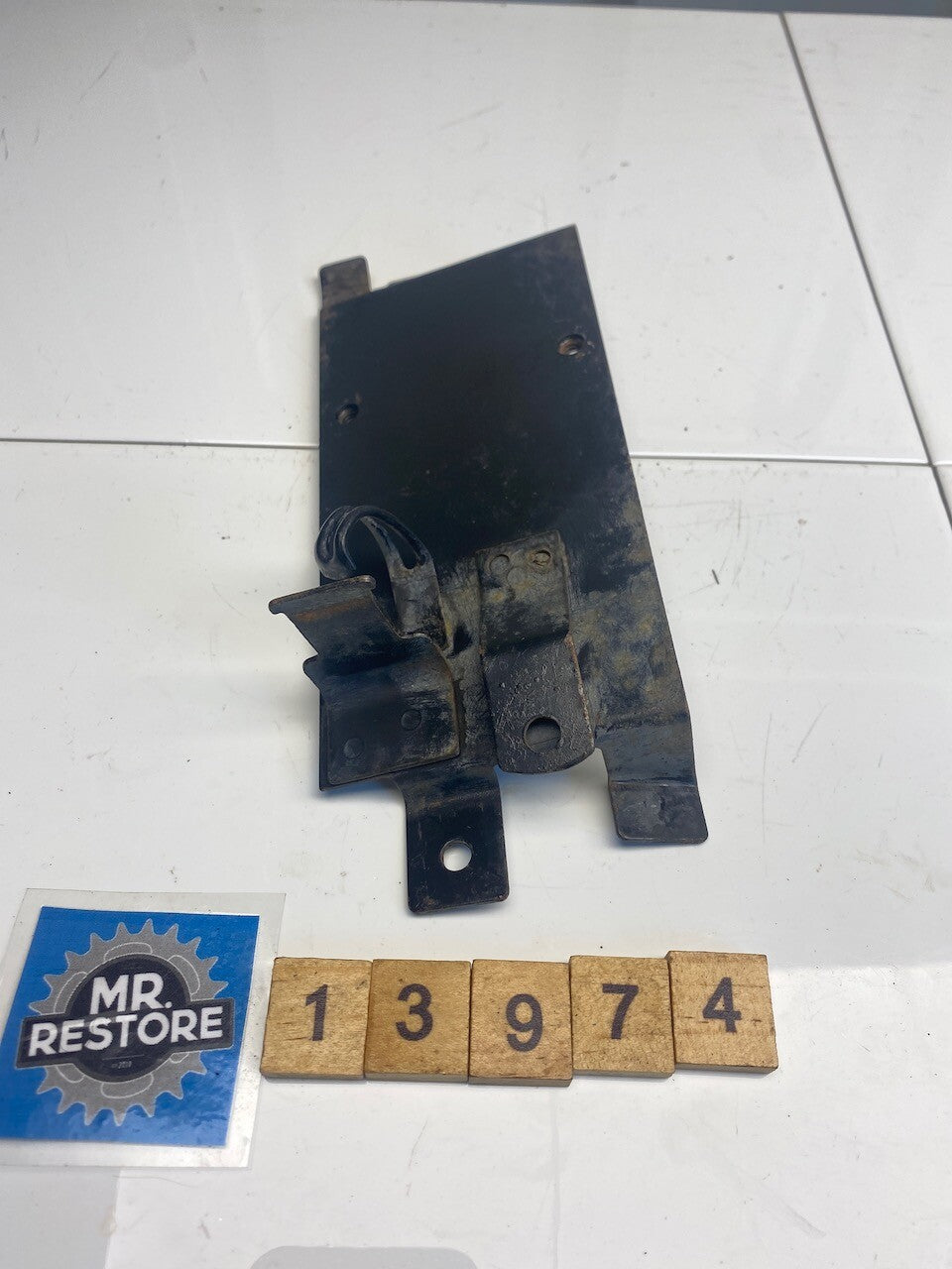 Suzuki GSXR1100 89-92 GSXR750 88-90 Elec Holder Plate 47410-17C00