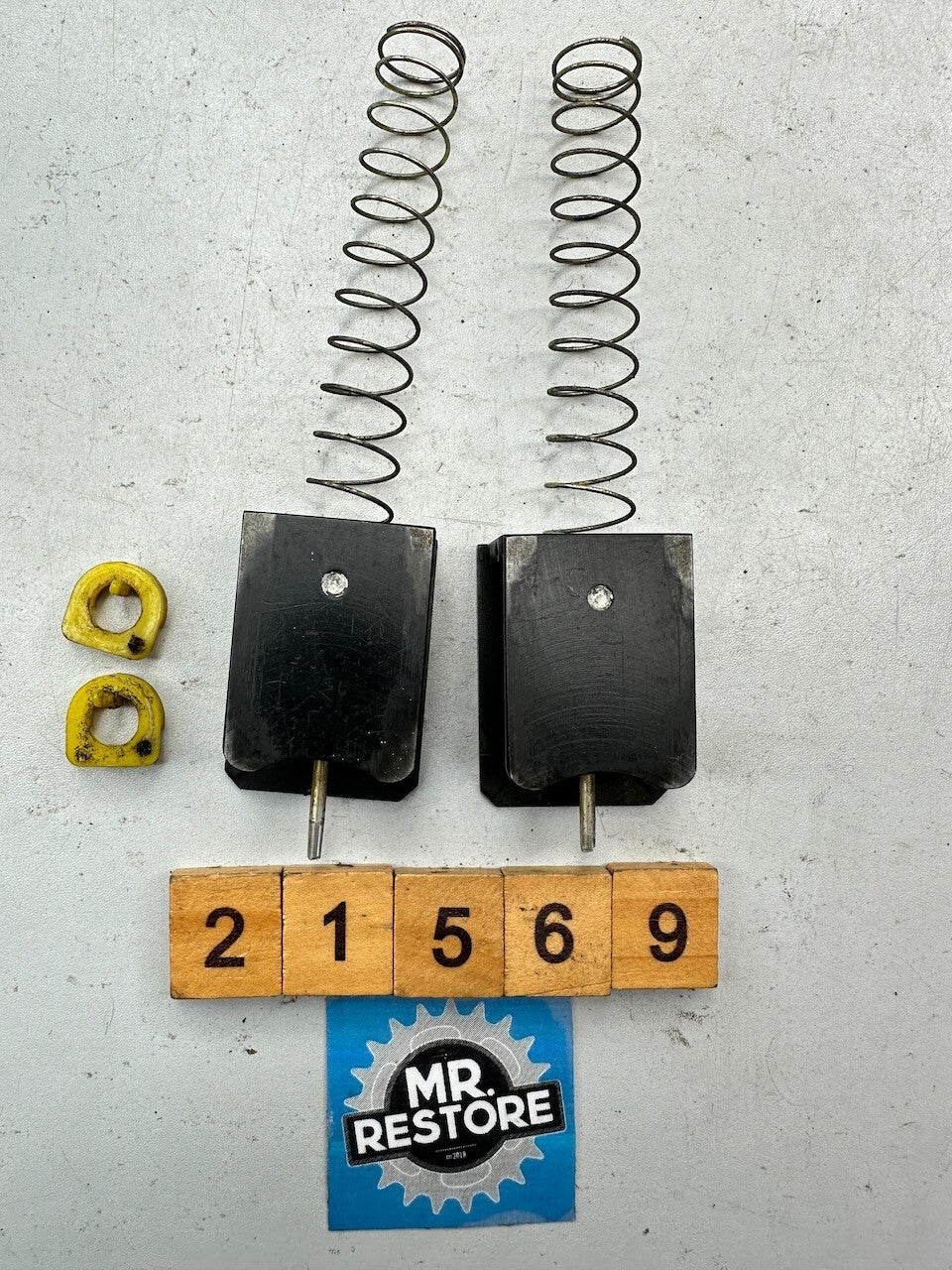 Yamaha TZR250 1KT 2MA Carb Sliders & Springs 1KT-14131  1KT-1490J  1KT-14112-25