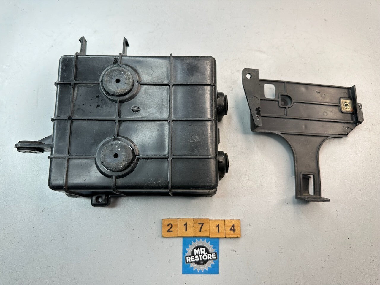 Yamaha FJ600 XJ600 Battery Box & Lid 33M-21170  33M-28185