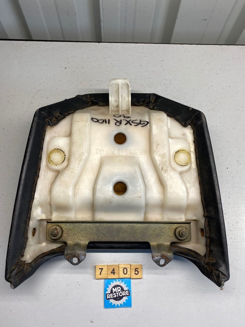 Suzuki GSXR1100 1990 45300-17C-01 Pillion Seat