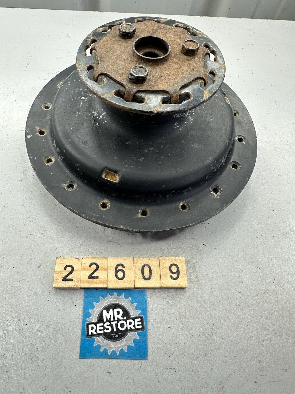 Suzuki TS185 TS125 TS100 DS250 DS185 DS125 DS100 Front Wheel Hub 54110-29300