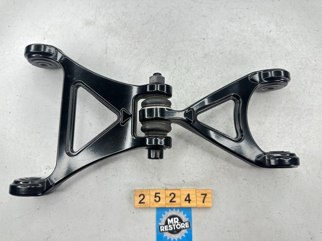 BMW K1300R K1200R K1200S Front Suspension Shear Joint Link 7677385  7677384