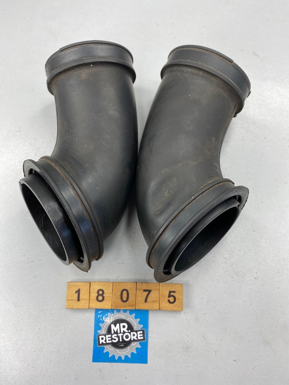 BMW R1200GS Pair of Inlet Hoses 13717712621 13717712622