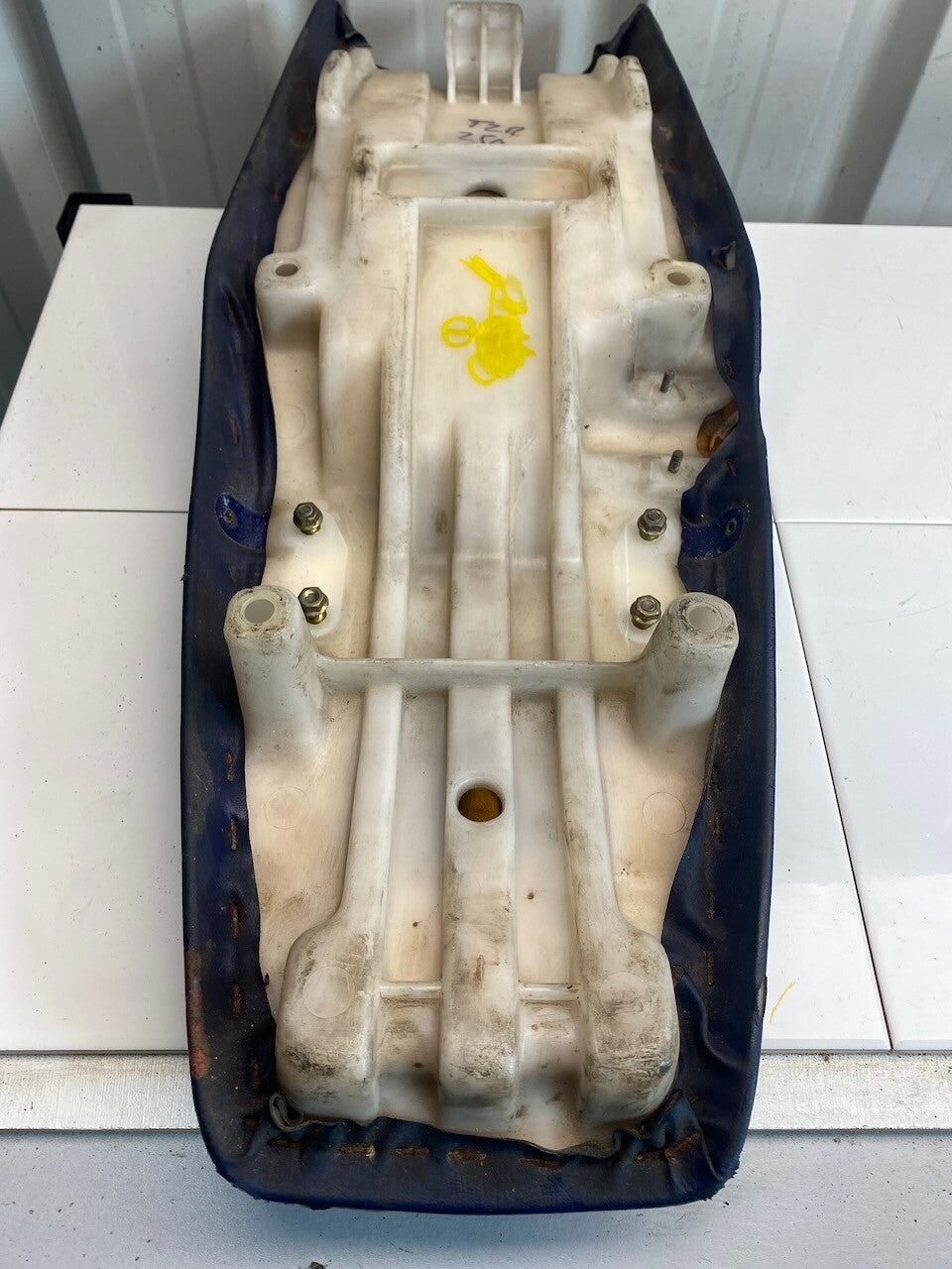 Yamaha TZR250 2MA 1KT Seat 2MA-24730