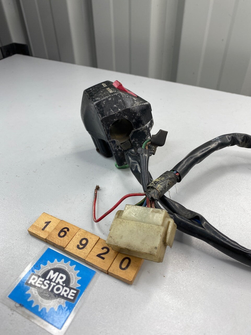 Yamaha FZ750 1985 R/H Handlebar Switch 