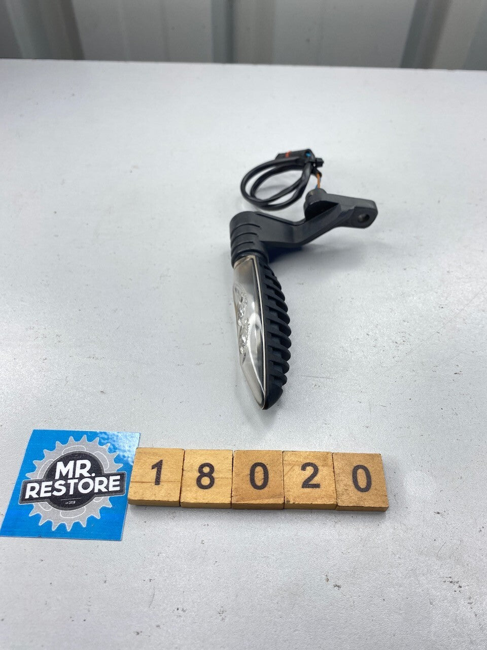 BMW R1200GS OEM LED R/H Rear Indicator 63238522502