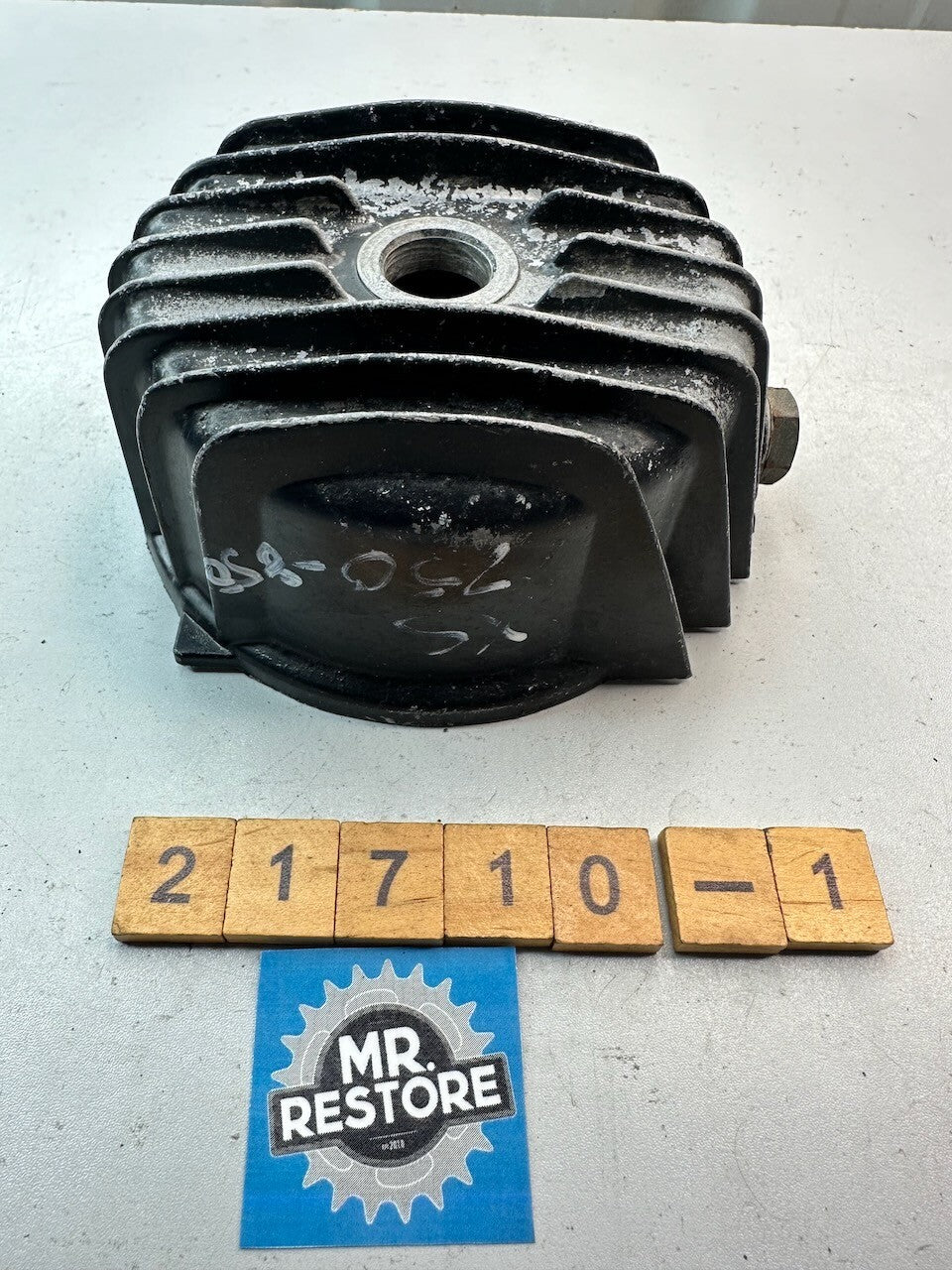 Yamaha XJ1100 XS1100 XS850 XS750 Oil Element Filter Cover 2H7-13447