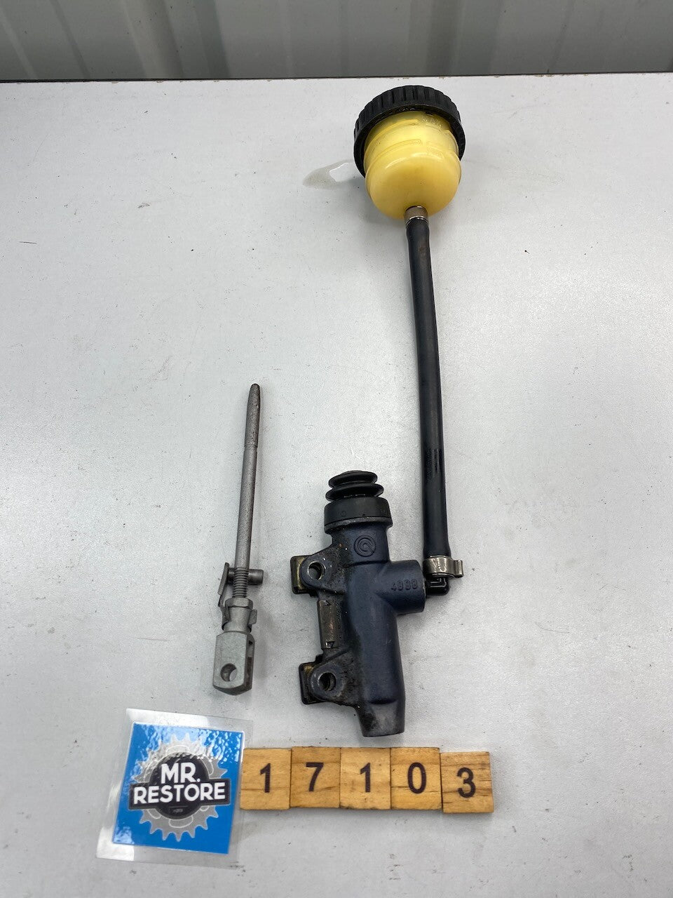 BMW R1100RT R850T 259T Brake Master Cylinder, Reservoir & Plunger 34312330456