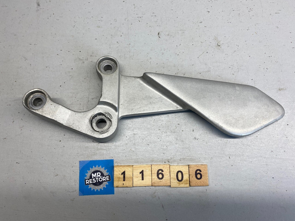 Yamaha FZR250 2KR 3HX1 L/H Foot Rest Bracket 2KR-27442