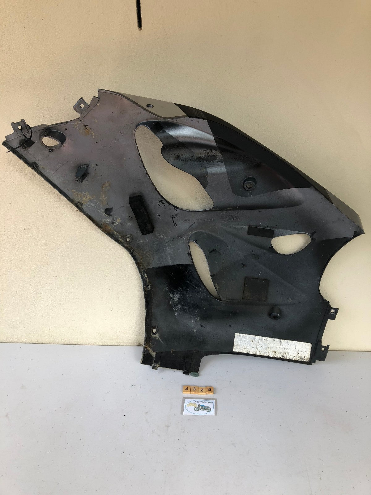 Suzuki GSXR750 1997-99 94471-33E00 R/H Side Panel (2 available)