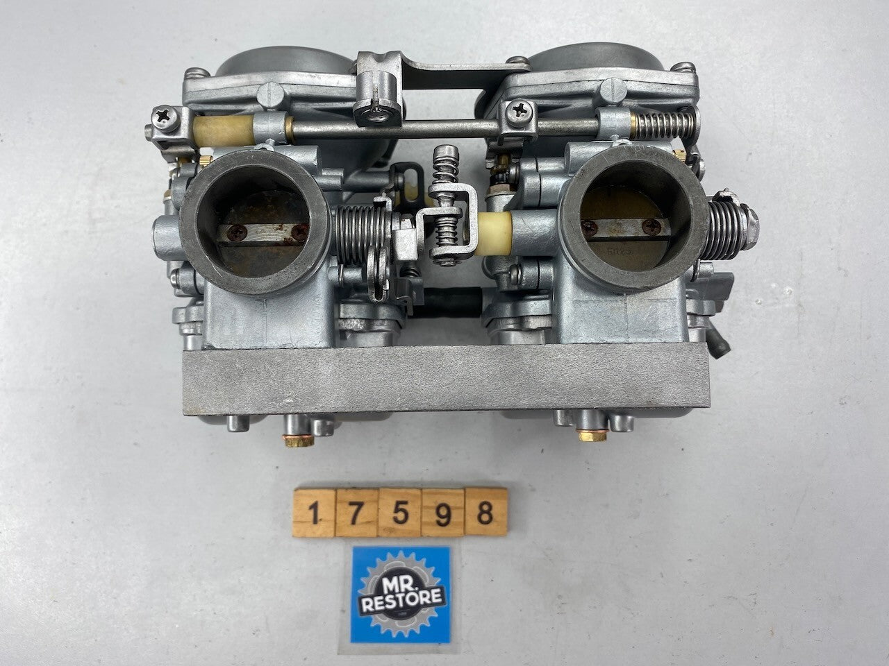 Suzuki GSX250 Pair of 32mm Mikuni OEM Carburettors - Vapour Blasted (120)