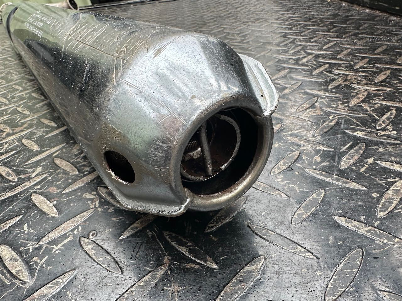 Suzuki GT250 L/H Exhaust Pipe Silencer Muffler & Baffle