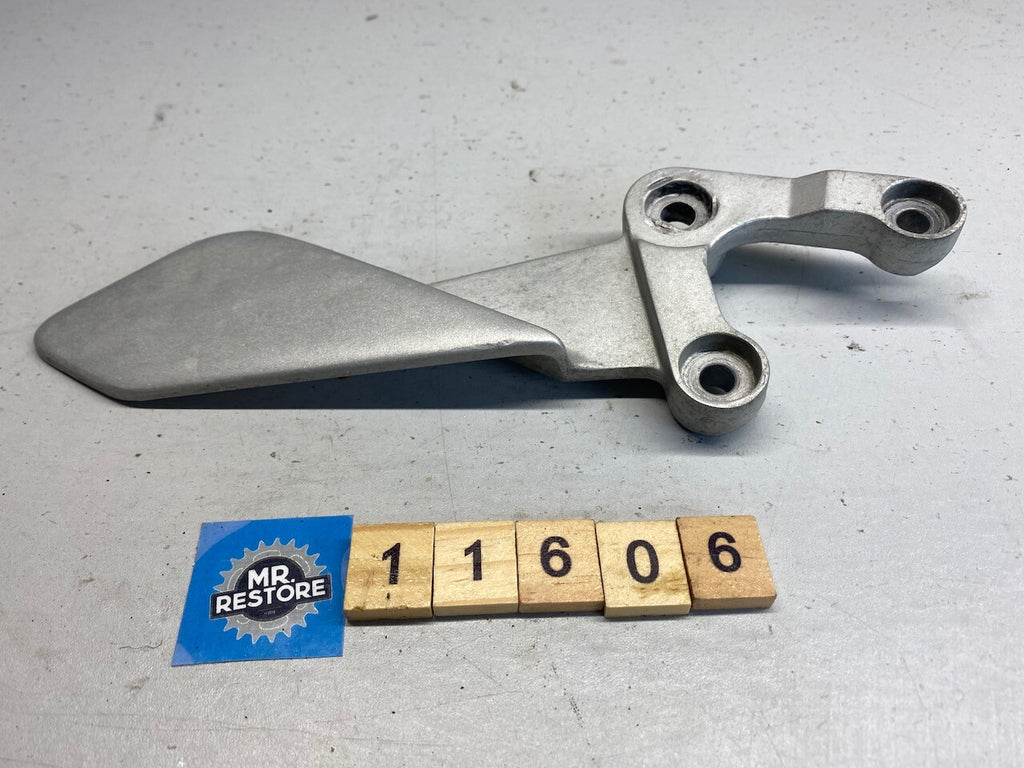 Yamaha FZR250 2KR 3HX1 L/H Foot Rest Bracket 2KR-27442
