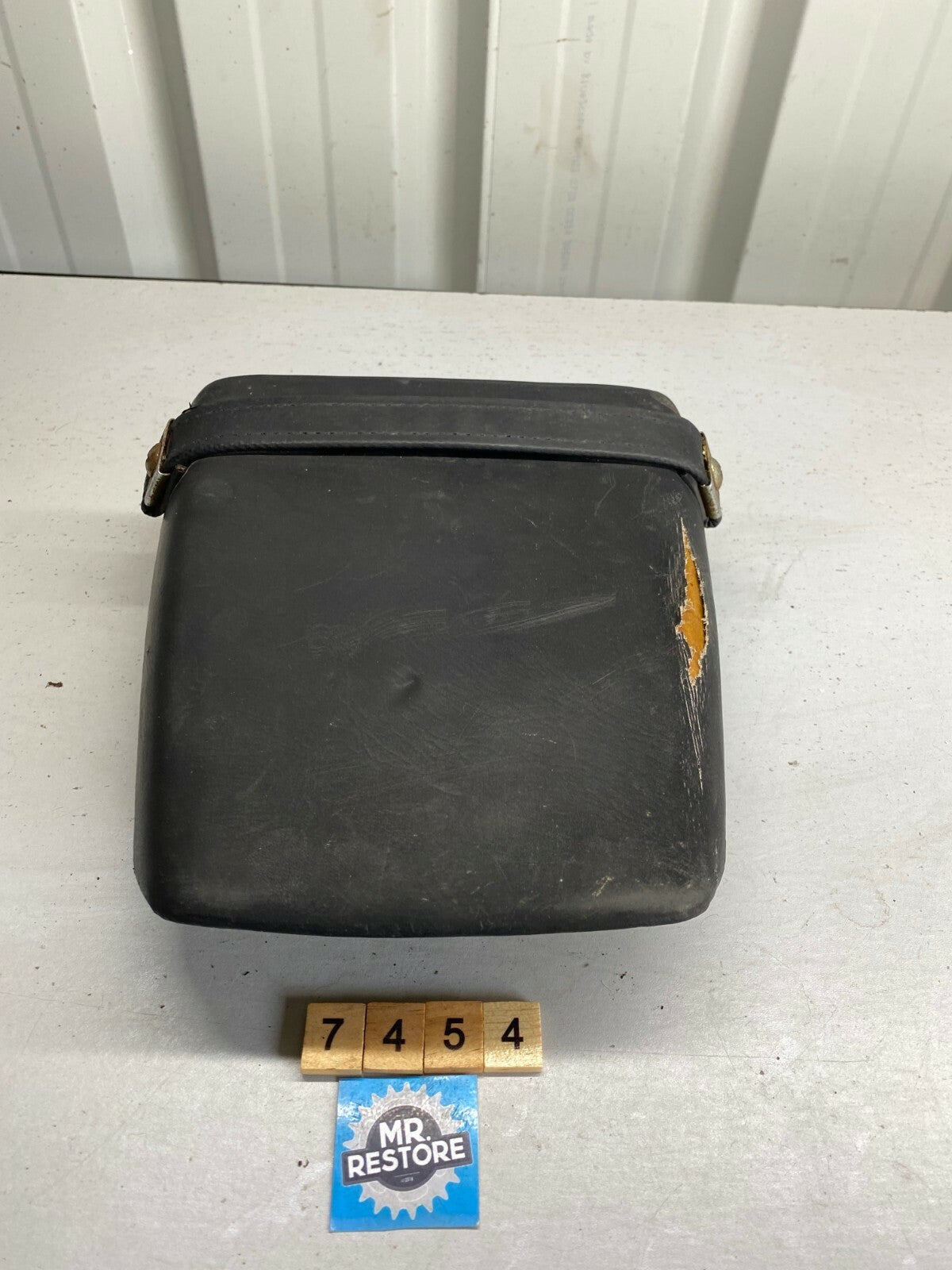 Yamaha FZR250 2KR 3HX Pillion Passenger Seat & Strap 2KR-24750 & 2KR-24734