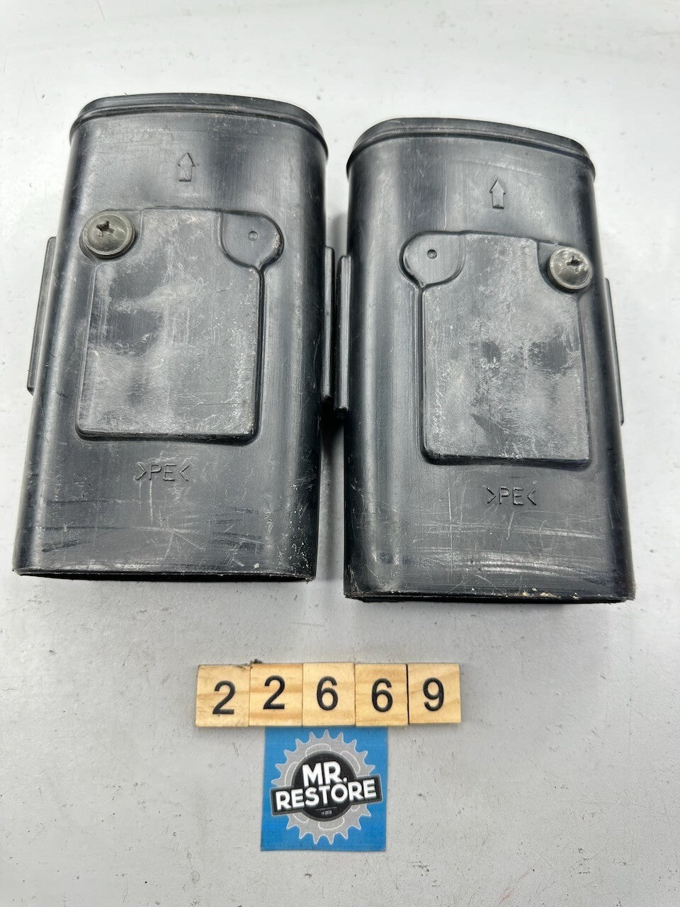 Kawasaki ZX750 ZX7R 1996-03 Pair of Air Box Cleaner Ducts 14073-1645 14073-1646