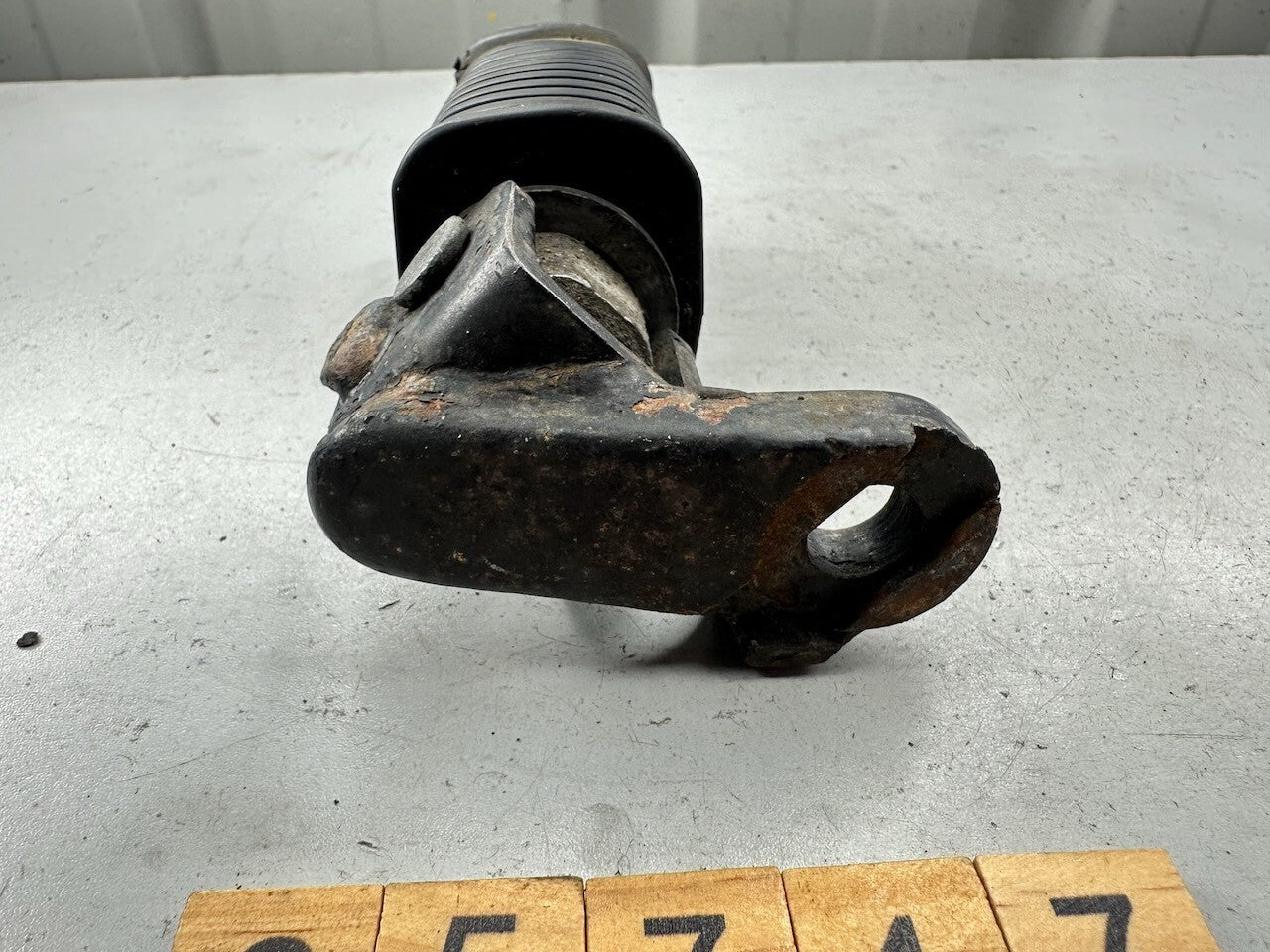 Kawasaki Z250 A - Front Right Foot Rest Peg & Bracket
