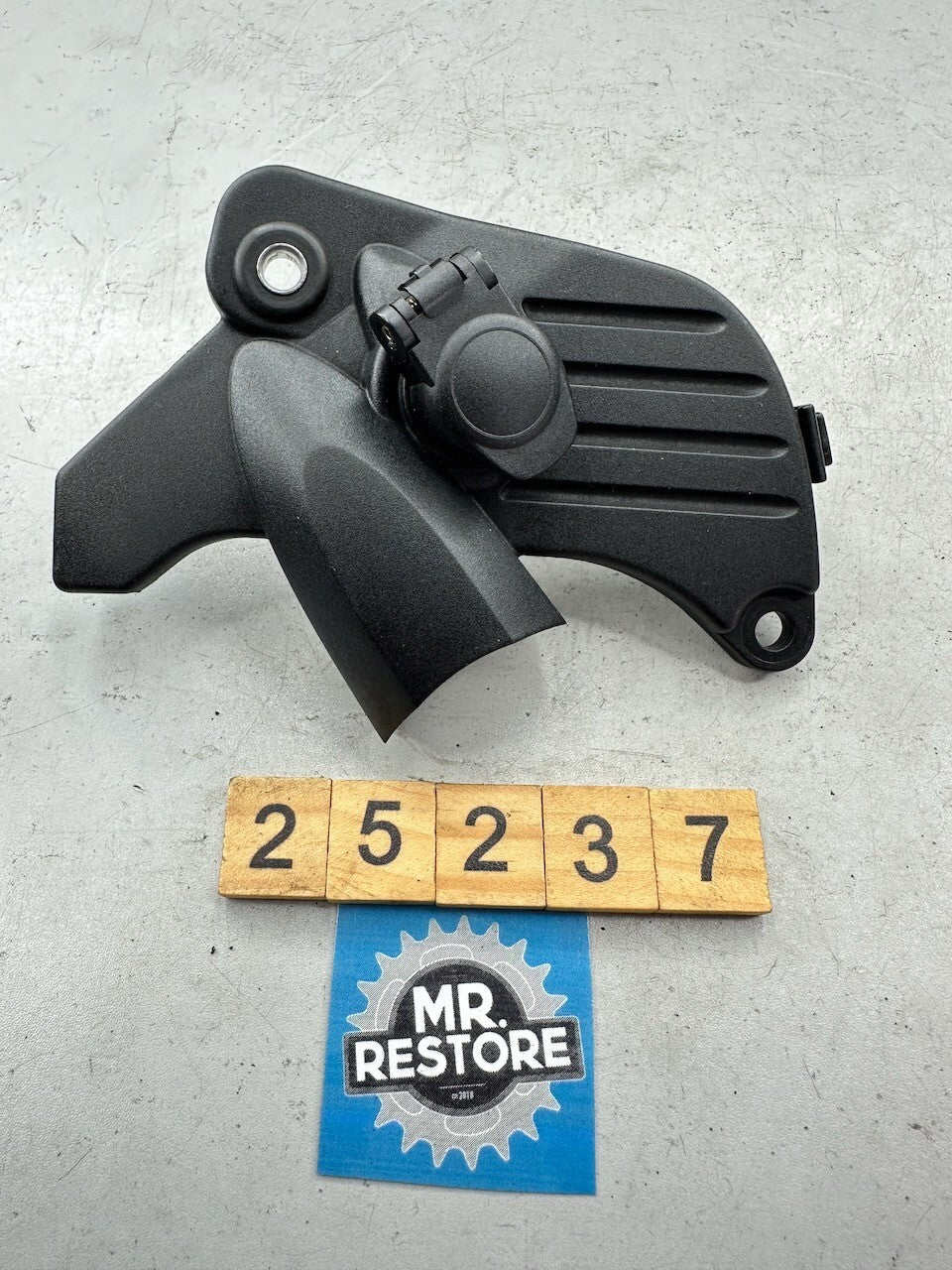 BMW K1300R K1200R K1300S K1200S Plug Socket & Bracket 11147678072