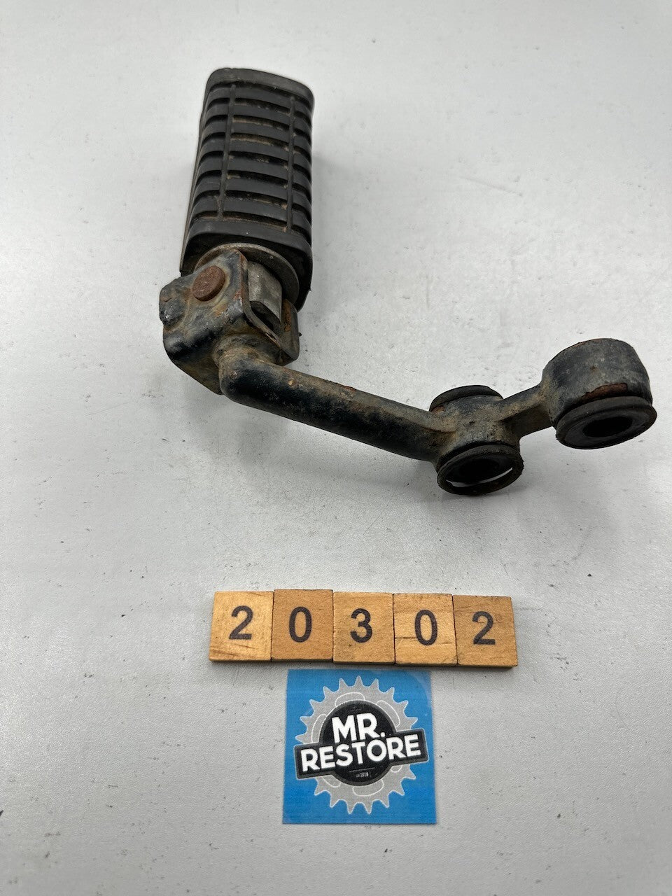 Kawasaki GPZ1100 KZ1000 Z1000 KZ750 Z750 R/H Riders Footrest Bracket & Foot Peg