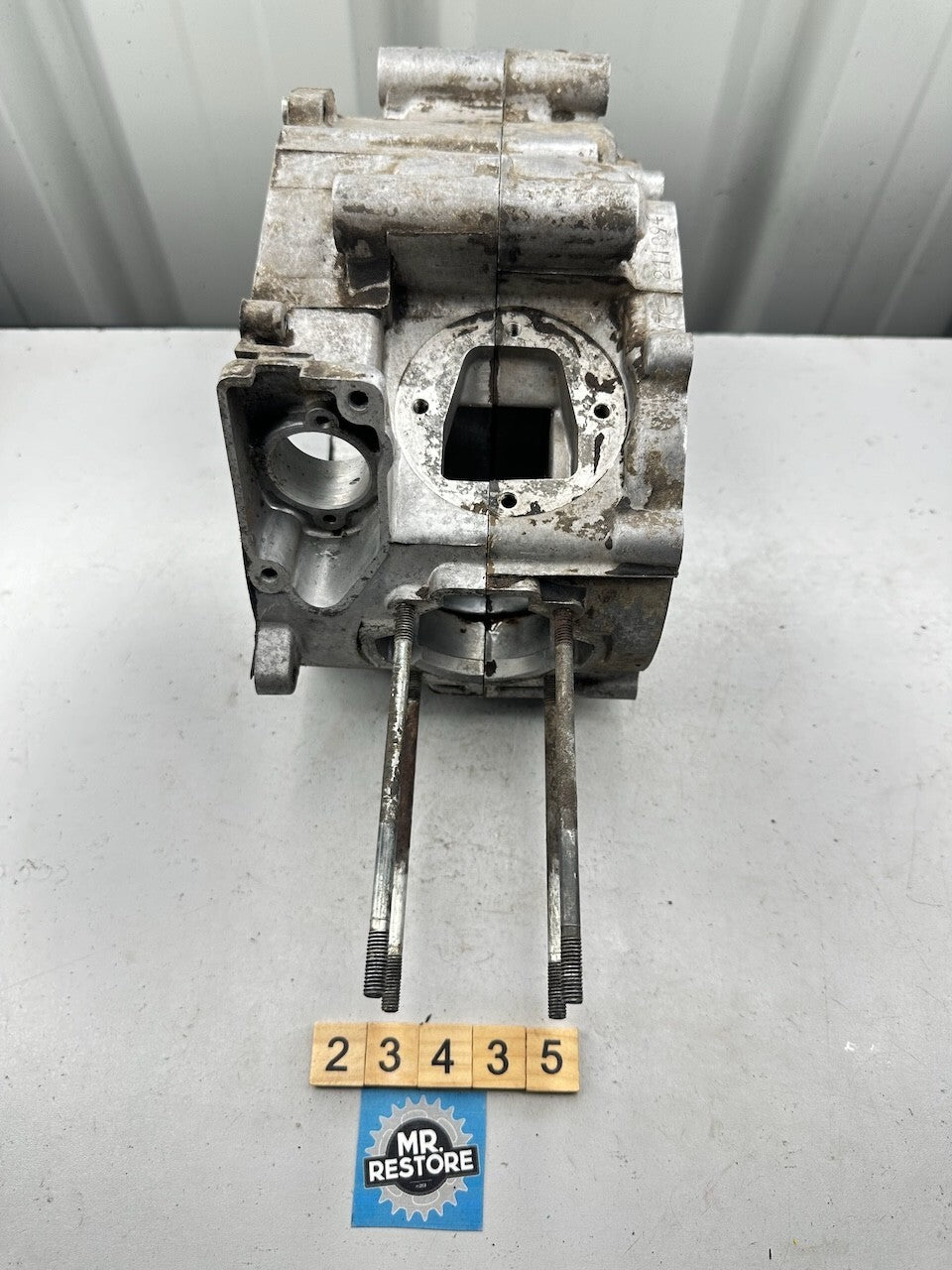 Yamaha V70 U7E Crankcases 298-15111-01  298-15121-01