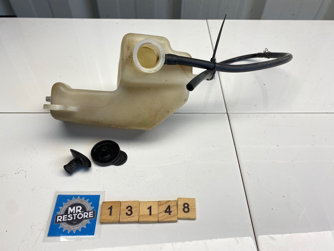 Yamaha FZR250 2KR Coolant Recovery Tank & Cap 1HX-21871