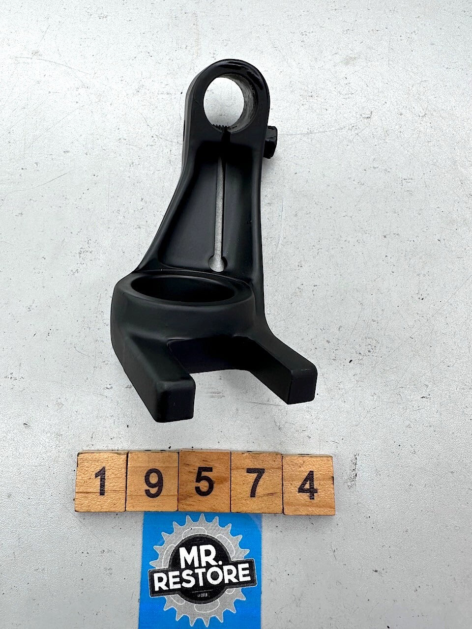 Kawasaki GPZ550 KZ550 GPZ1100 R/H Handlebar Holder 46012-1016