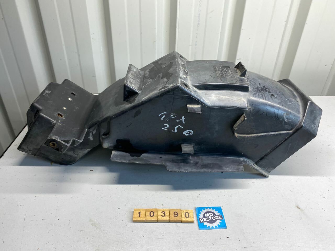 Kawasaki ZZR250 GPX250 EX250 98 to 07 Rear Mudguard Plate Holder 35023-1224