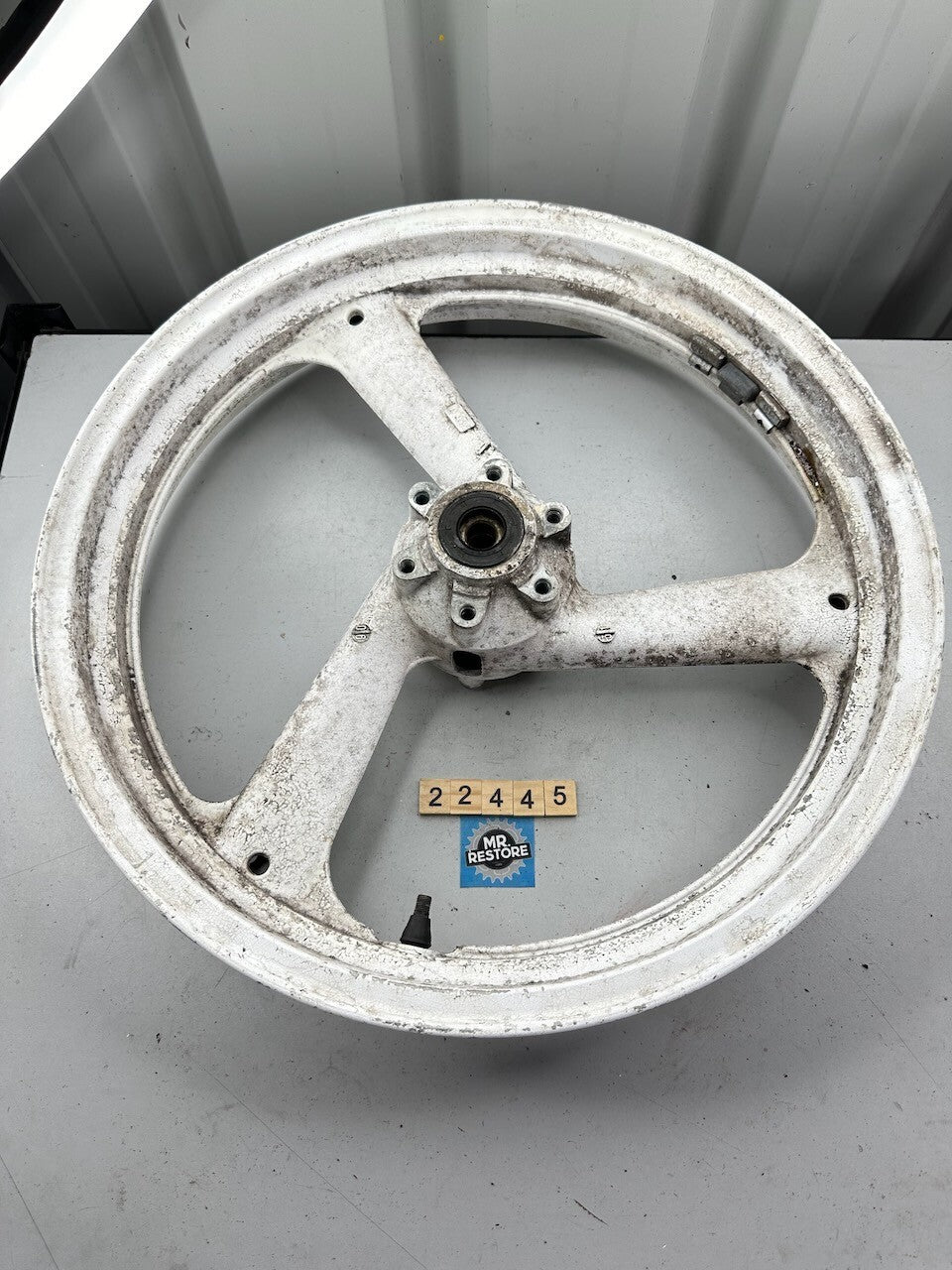 Yamaha FZR250 3LN Front Wheel 17 x 2.75 (F-44)