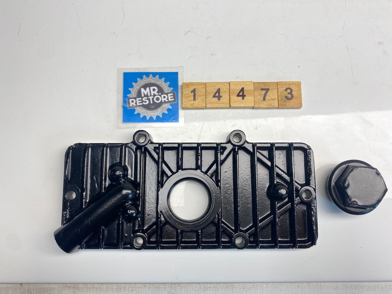 Yamaha XS650 Oil Strainer Cover & Drain Plug - 256-13417 & 256-15351