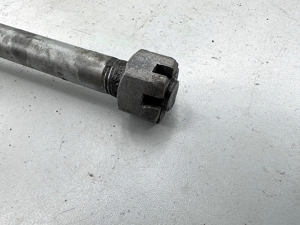 Yamaha V90 T 1982 Rear Wheel Axle, Spacer & Castle Nut