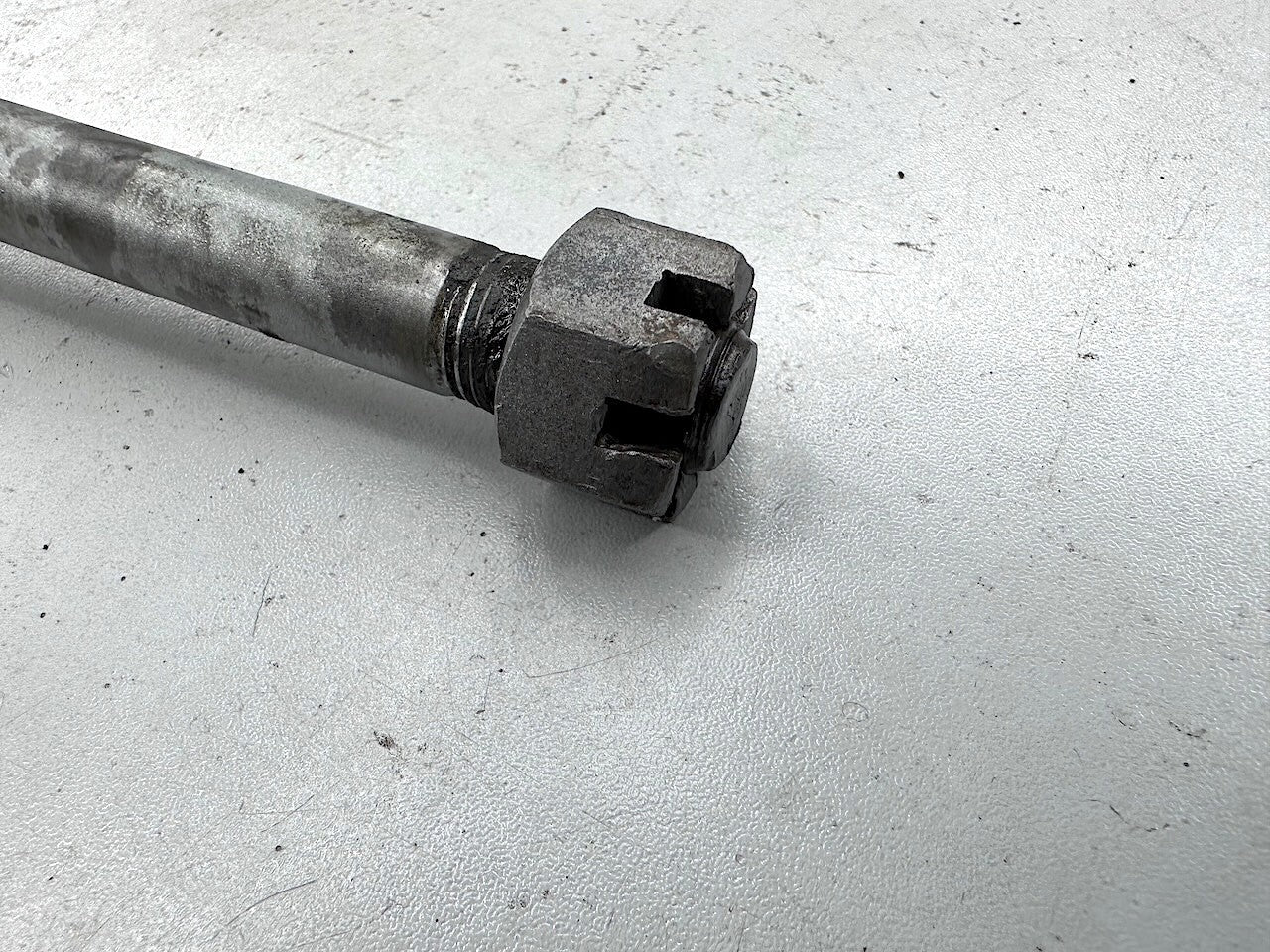 Yamaha V90 T 1982 Rear Wheel Axle, Spacer & Castle Nut