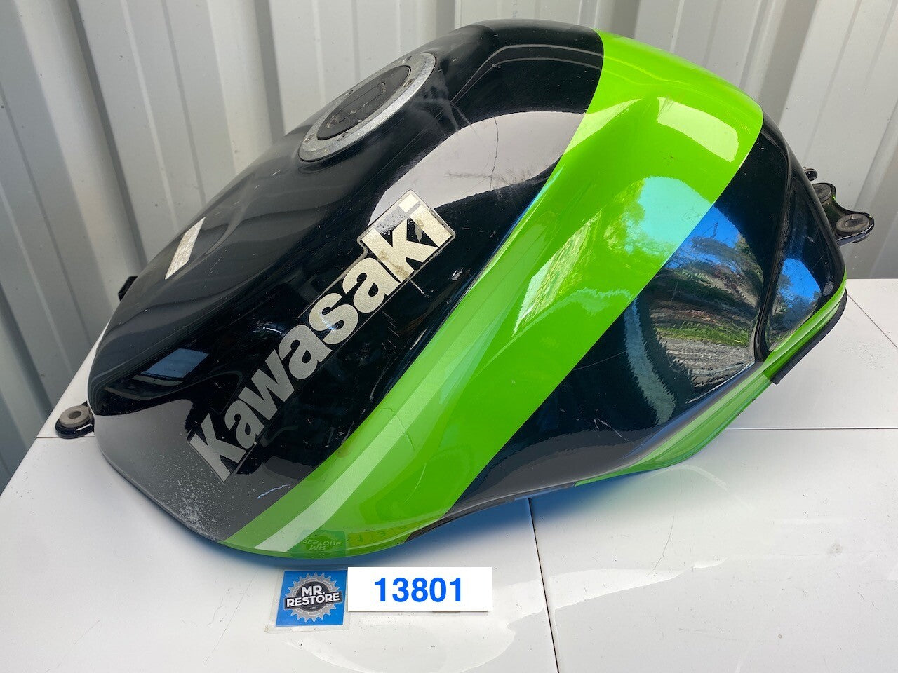 Kawasaki ZX6R 1999 Fuel Tank & Cap (no key)