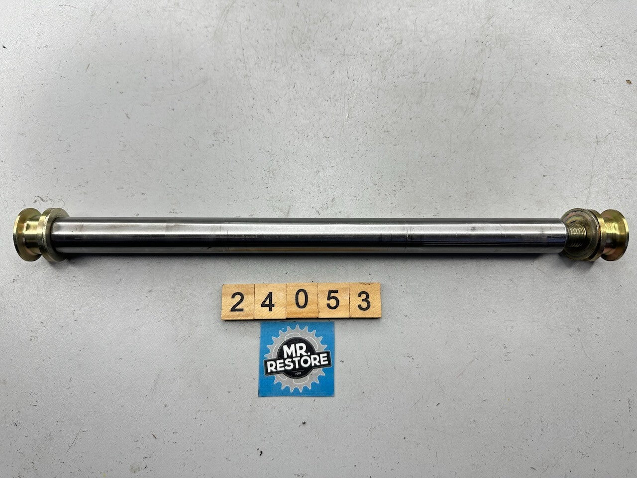 Triumph Daytona Speed Triple T300 Sprint Tiger Trident - Swingarm Pivot Axle