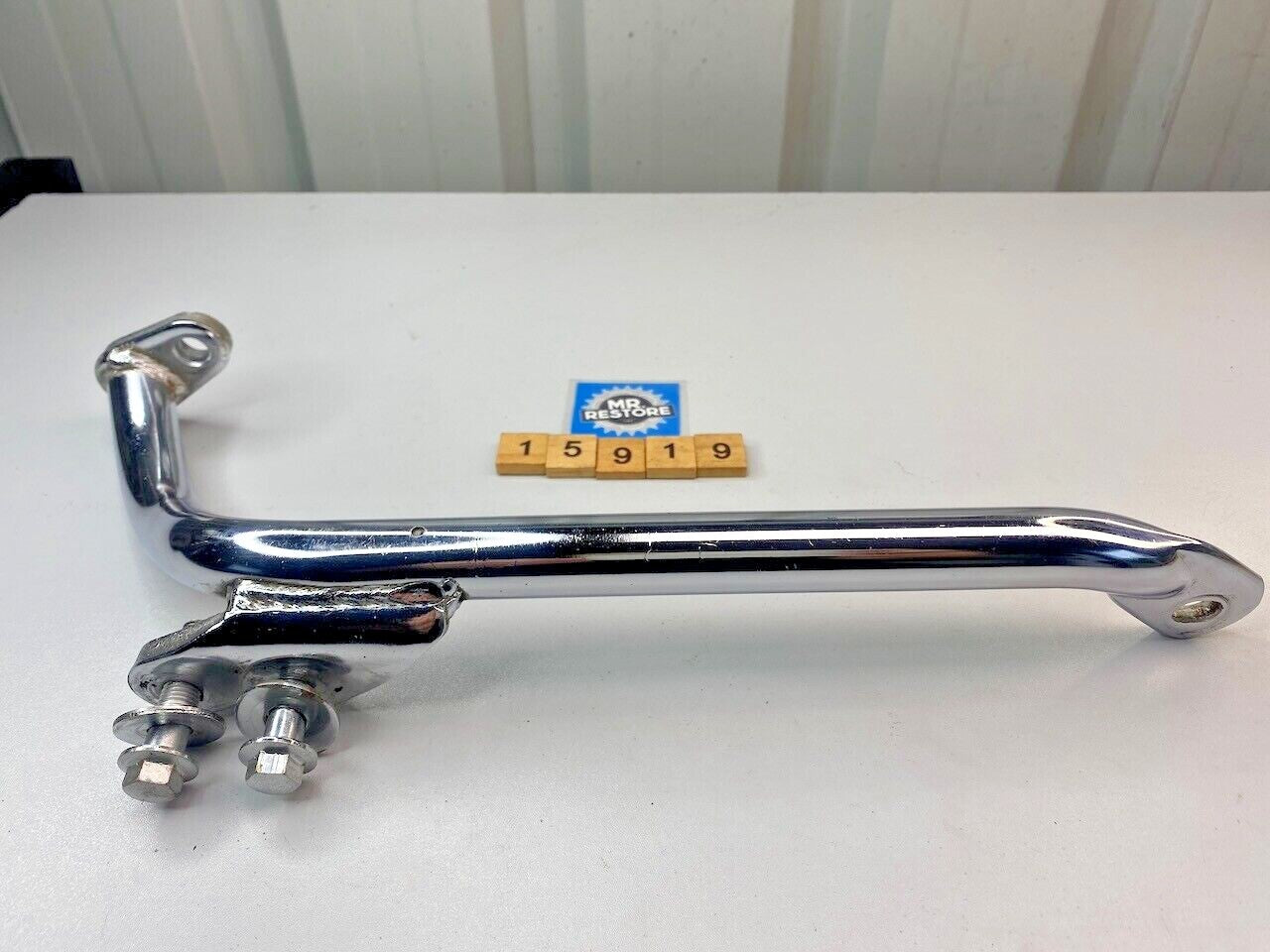 Yamaha XV1100 R/H Footrest Bar & Bolts VGC - 3CF-27472