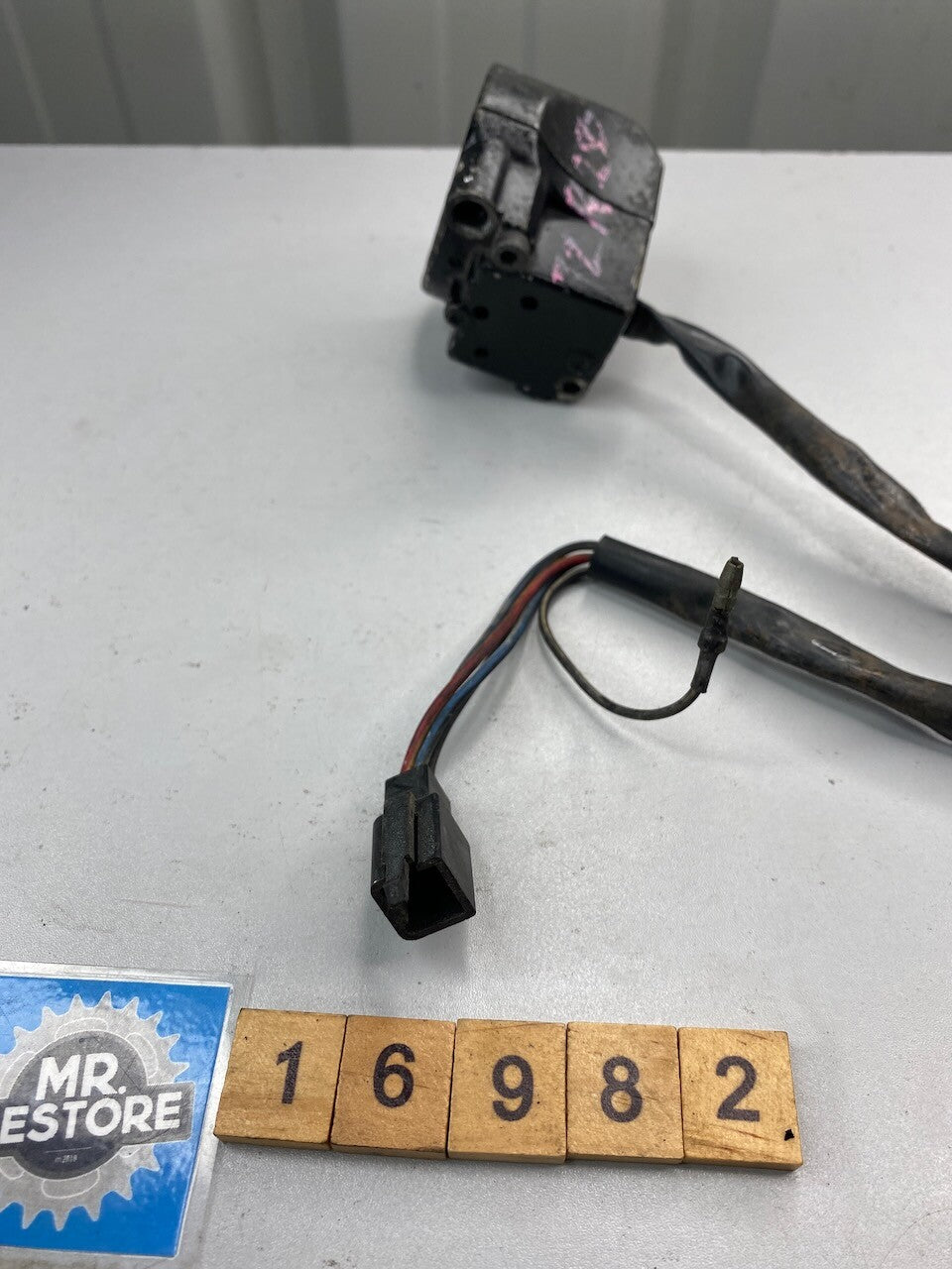 Yamaha TZR250 OEM L/H Handlebar Switch 