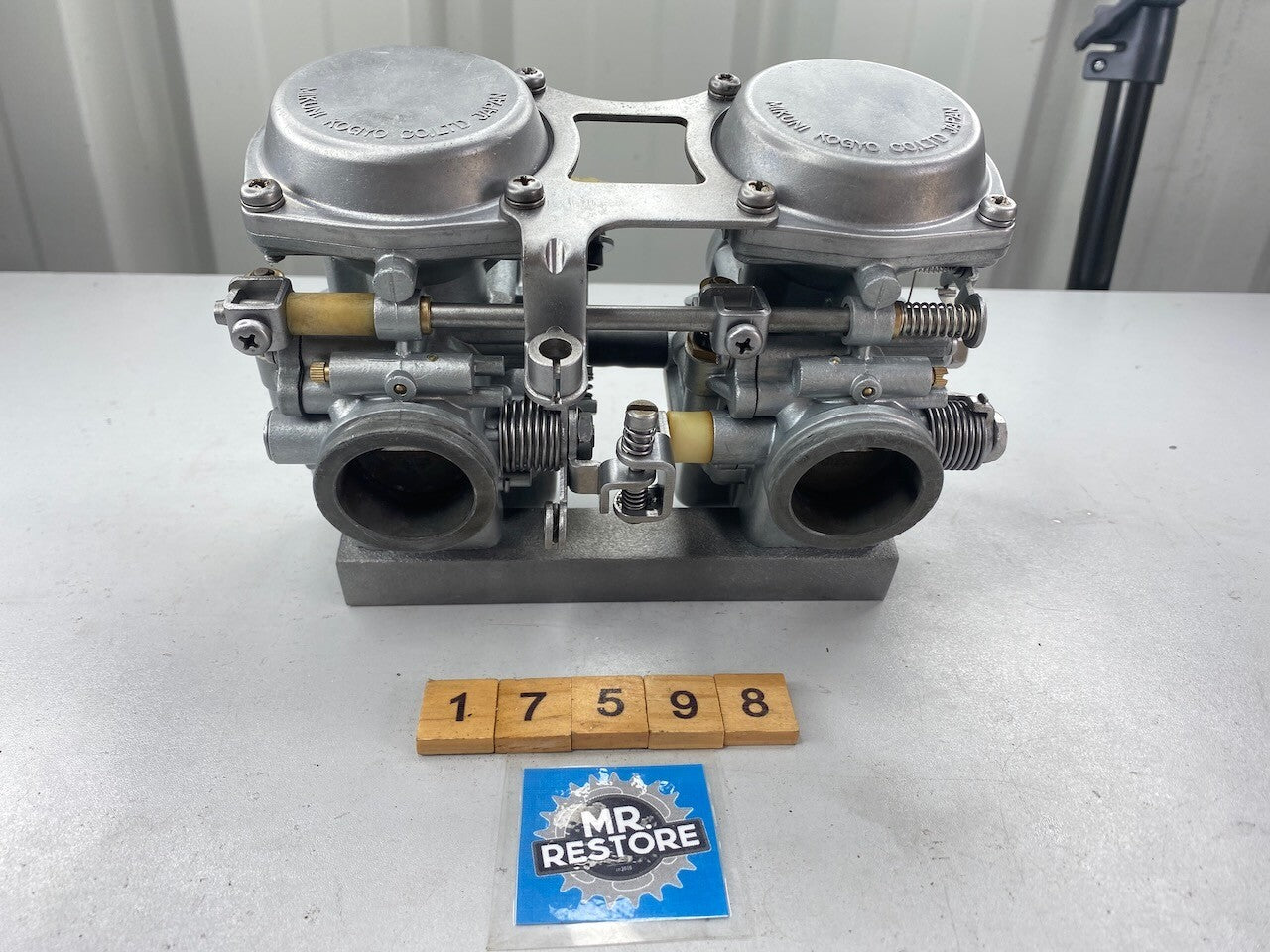 Suzuki GSX250 Pair of 32mm Mikuni OEM Carburettors - Vapour Blasted (120)