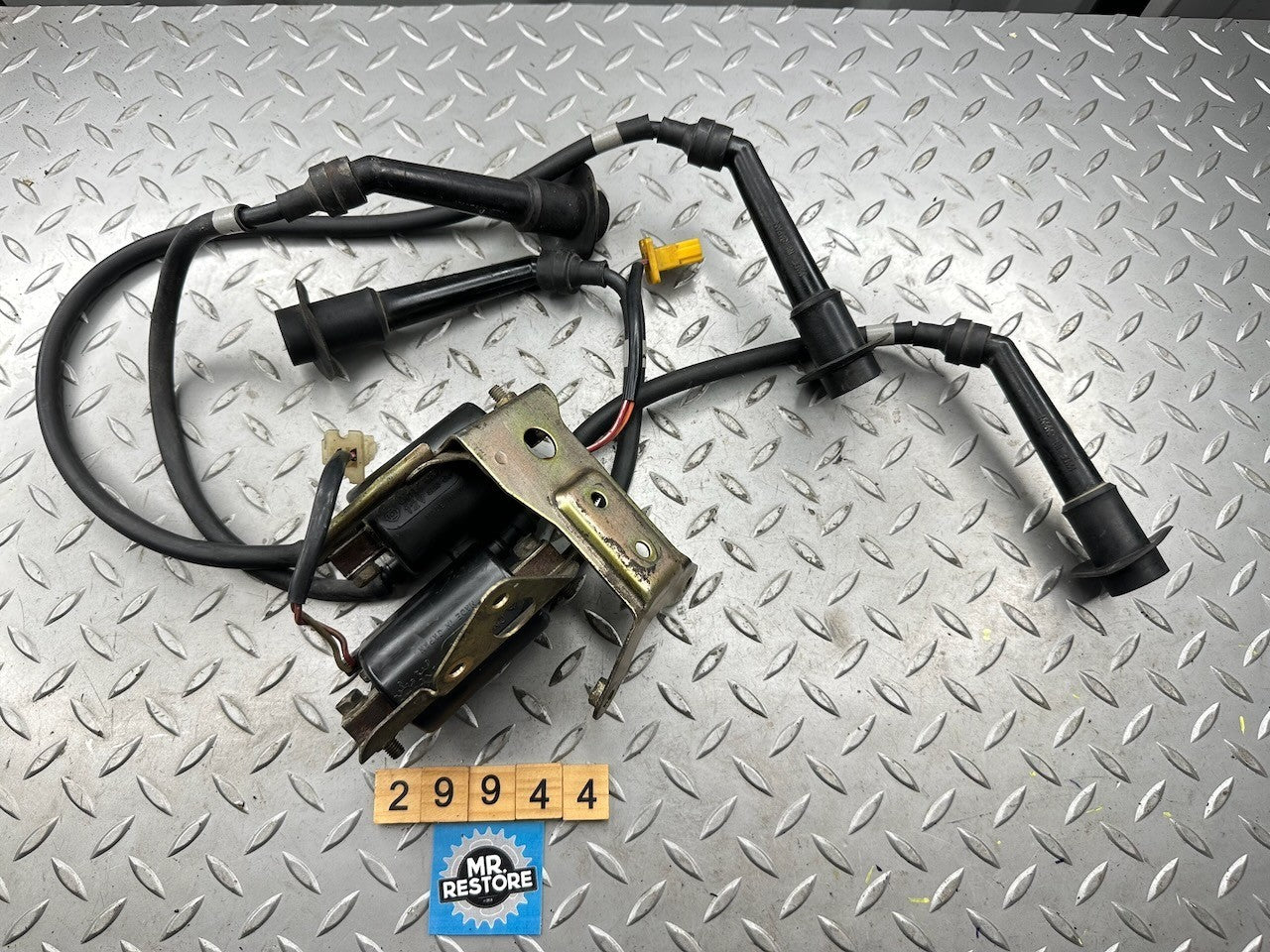 Yamaha FZR400 88-91 Ignition Coils \ Brackets & Caps 1WG-82310-10  1WG-82320-10