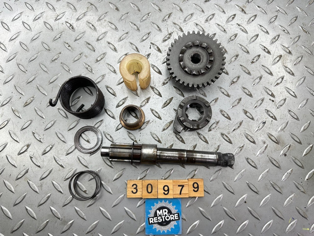 Suzuki GT200 X5 79-81 SB200 79 Kick Start Kickstarter Shaft Assy. 26211-10200