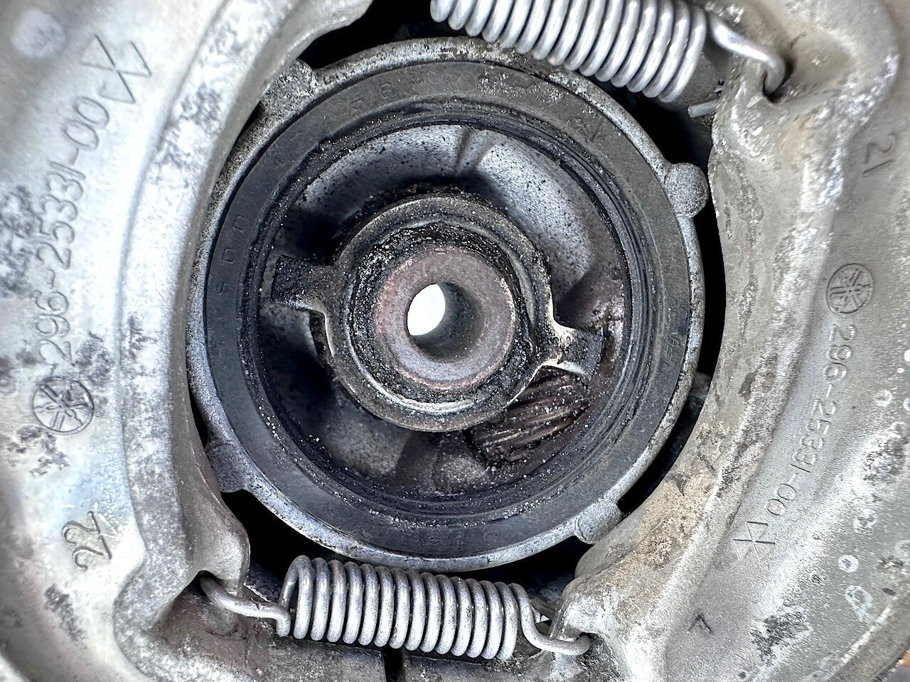 Yamaha V90 T 1982 Front Brake Hub & Speedo Drive