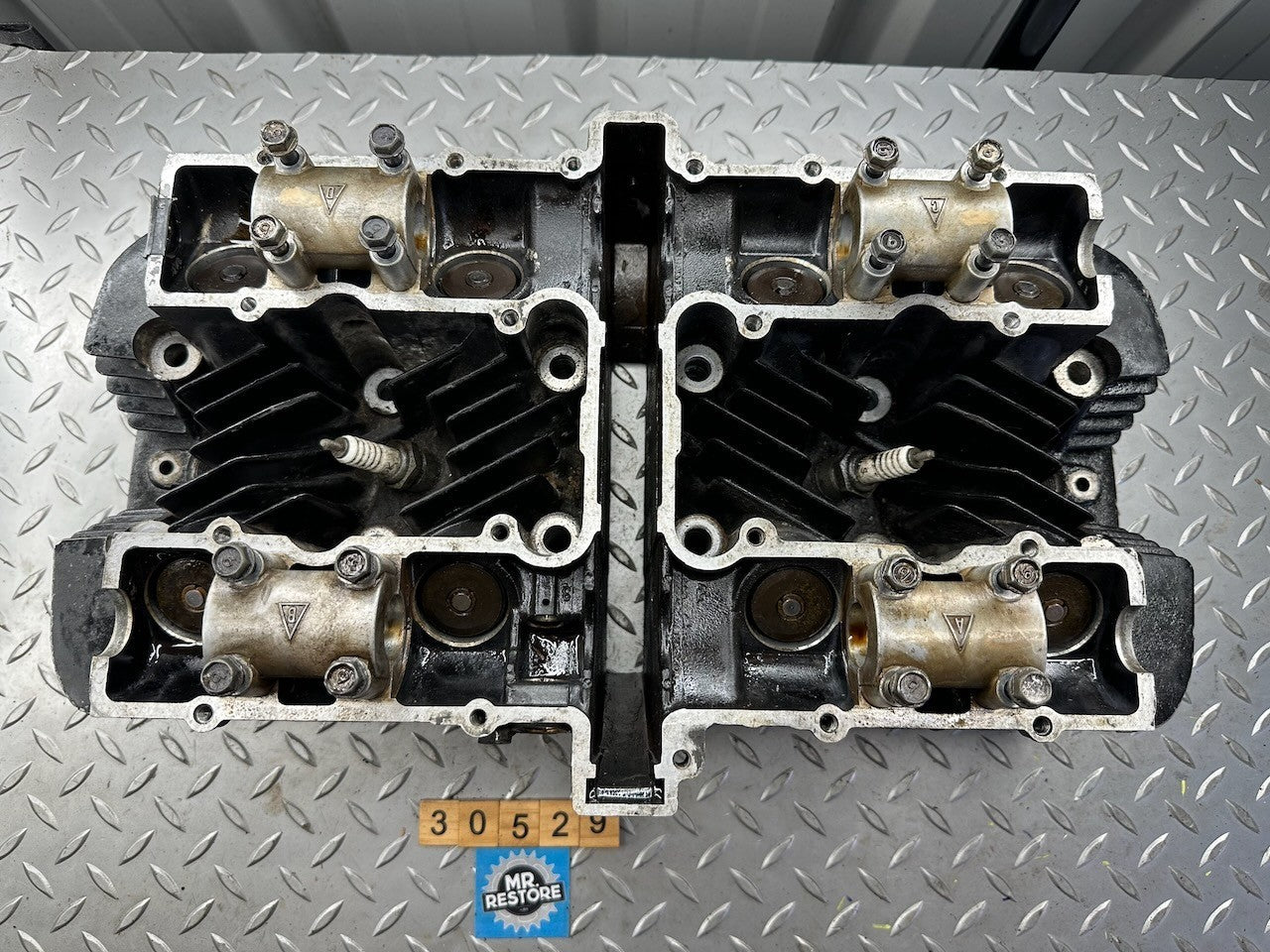 Suzuki GS1100 GS1100G 82-83 Cylinder Head / Valves & Cam Holders