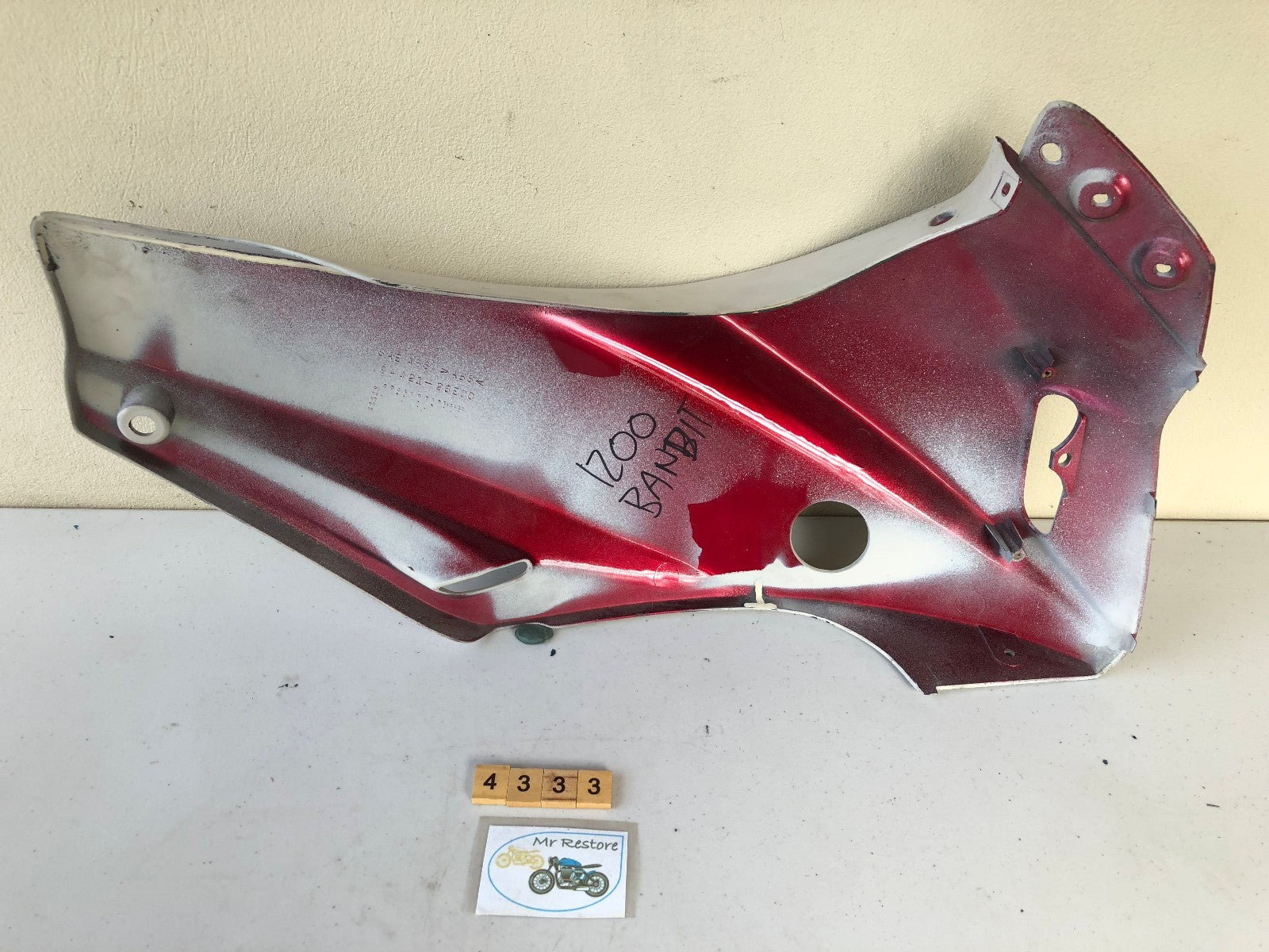 Suzuki GSF1200 Bandit 94421-26E00 L/H Panel