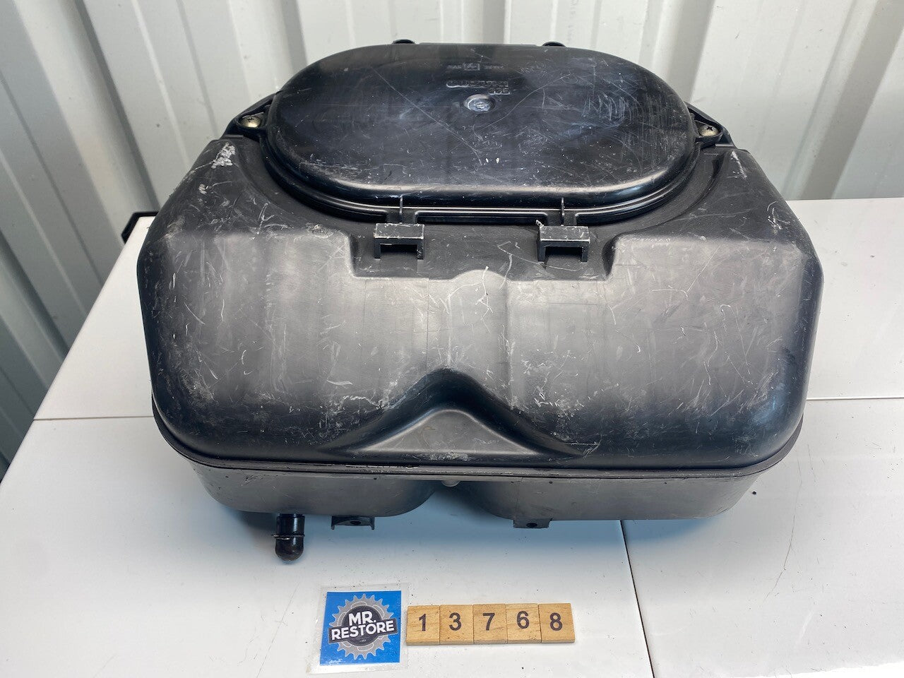Suzuki GSXR750 W/X Air Cleaner Box & Ducts 13700-33E50