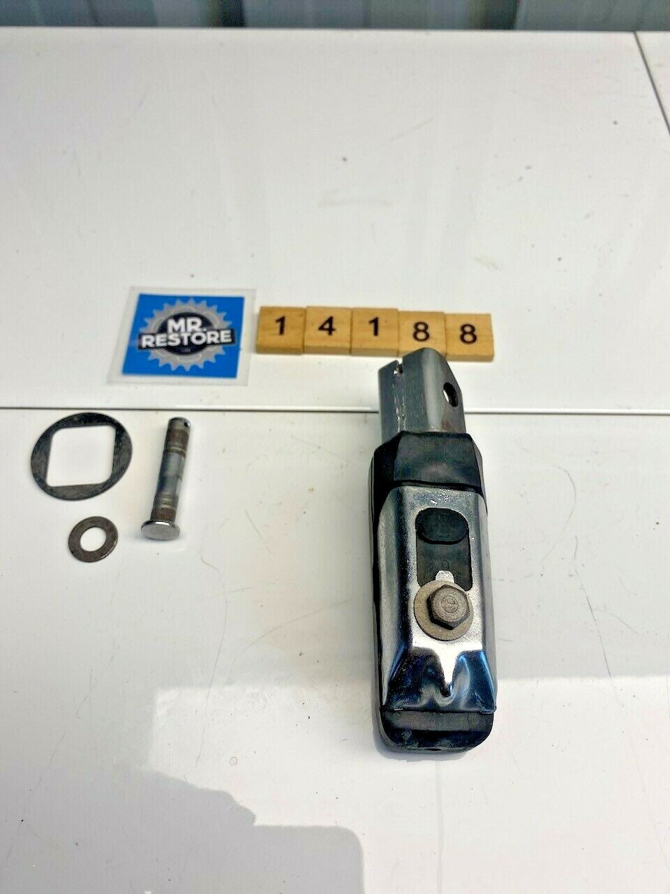 Honda VF1000 1984 VF750 83-84 Rear R/H Pillion Passenger Peg 50635-MB2 50632-MB2