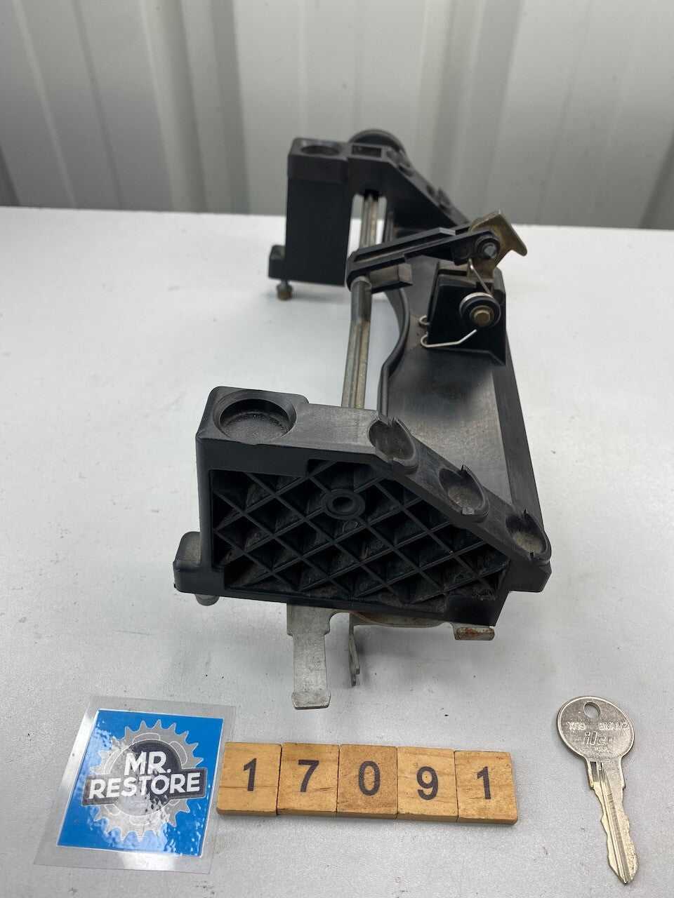 BMW R1100R R850R 259R R28 Seat Latch 52532313482